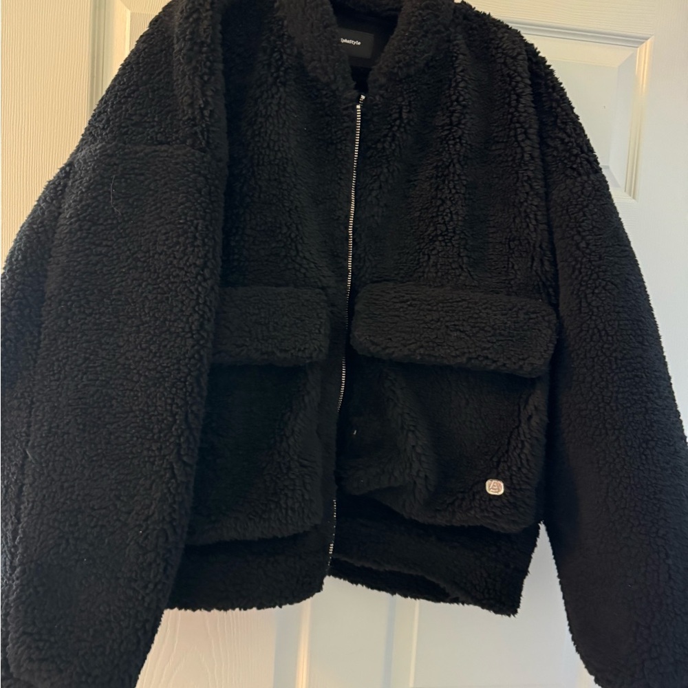 Black Teddy Jacket with Cropped Style and Full-Length Zipper. ALPHASTYLE NWT
